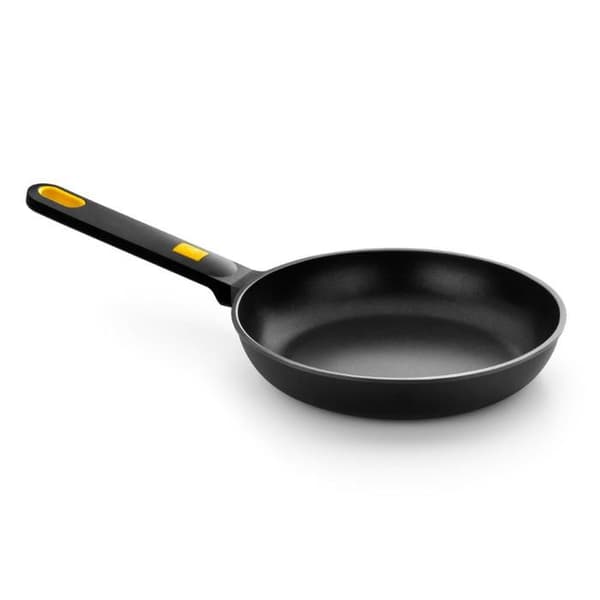 BRA Daily Pro | Stekpanna 28 cm, svart och gul, i aluminiumgjutning, Full Induction, tre-lagers non-stick, lämplig för alla typer