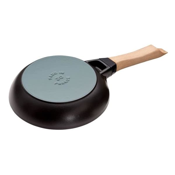 Gjutjärnspann - STAUB - 20 cm - Trähandtag - Induktionskompatibel - Svart