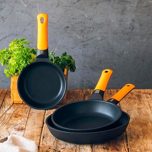 BRA Efficient Orange | Set med 3 Stekpannor 20-24-28 cm, Aluminiumgjutning med Platinum Plus Non-stick beläggning utan PFOA, Kompatibel