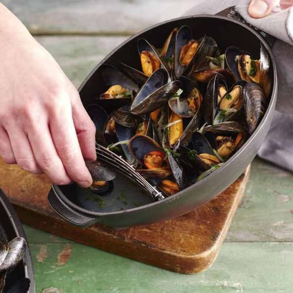 Moulière - Staub - 1102523 - Gjutjärn - 25 cm - Matt Svart - Bt Nickèle