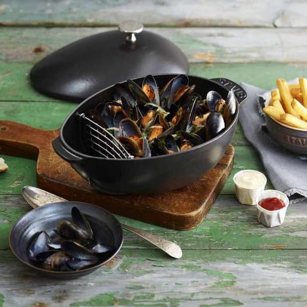 Moulière - Staub - 1102523 - Gjutjärn - 25 cm - Matt Svart - Bt Nickèle