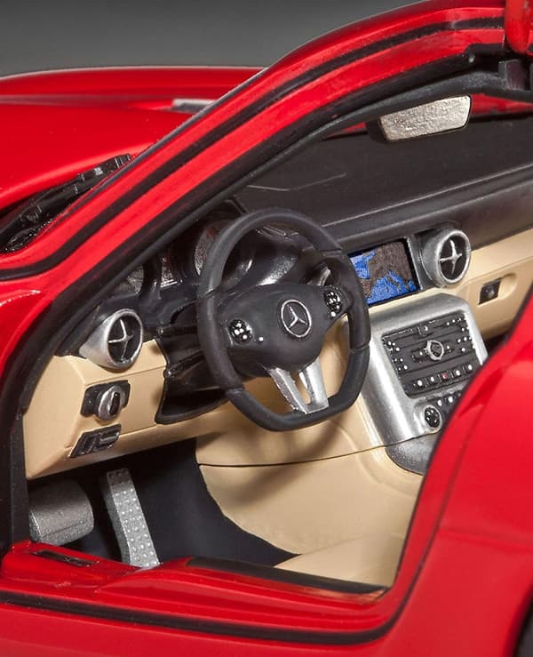 Model plastikowy Mercedes-Benz SLS AMG