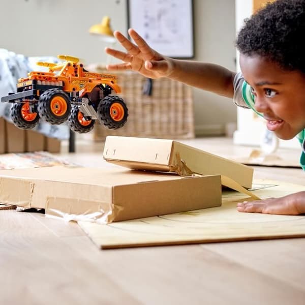 LEGO® 42135 Technic Monter Jam El Toro Loco Leksaksbil för barn från 7 år och uppåt, 2-i-1 lastbil och terrängfordon