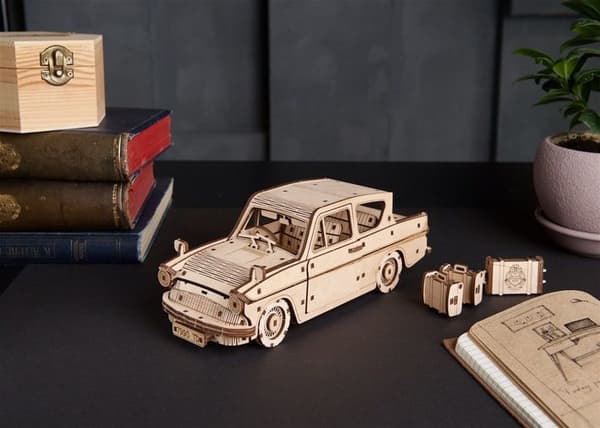 WIZARDING WORLD - Ford Anglia Flying Car Model Kit