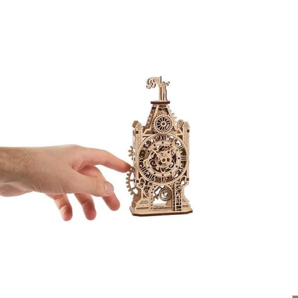 Miniatyrmodell i trä: Gamal klocktorn