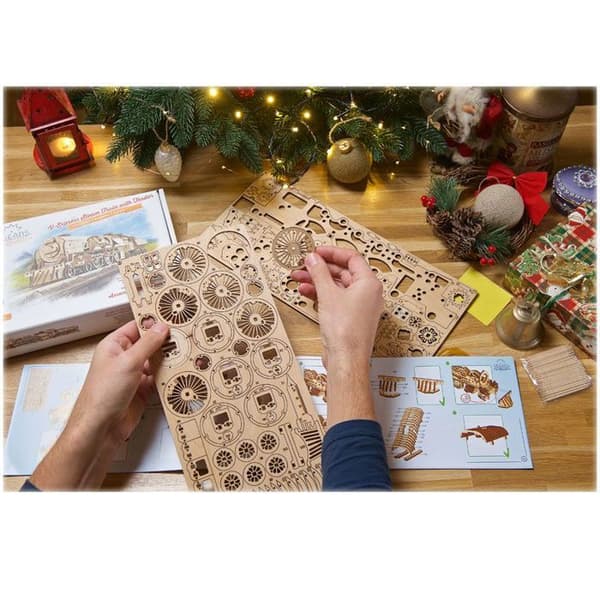 Trämodell - UGEARS - V-Express Steam Train med spännare - 538 delar - Beige