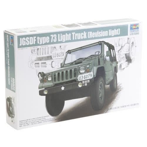 Modellsats - TRUMPETER - JGSDF TYPE 73 LÄTT TRUCK - 1:35 - Plast - Förbättrad