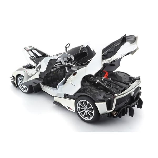 BBURAGO 1/18:e Ferrari FXX K Evo Bil - Vit