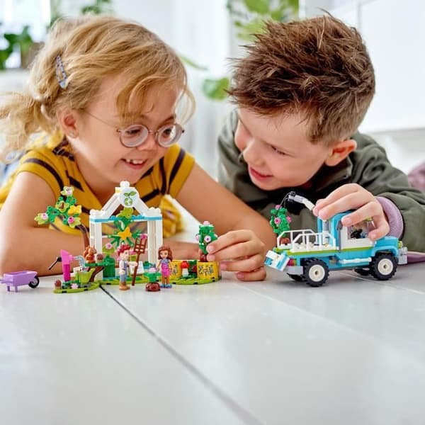 LEGO 41707 Friends The Tree Planter Truck, Leksak, Miljövänlig trädgårdsskötsel, Elektrisk lastbil, Flickor och pojkar från 6 år och uppåt