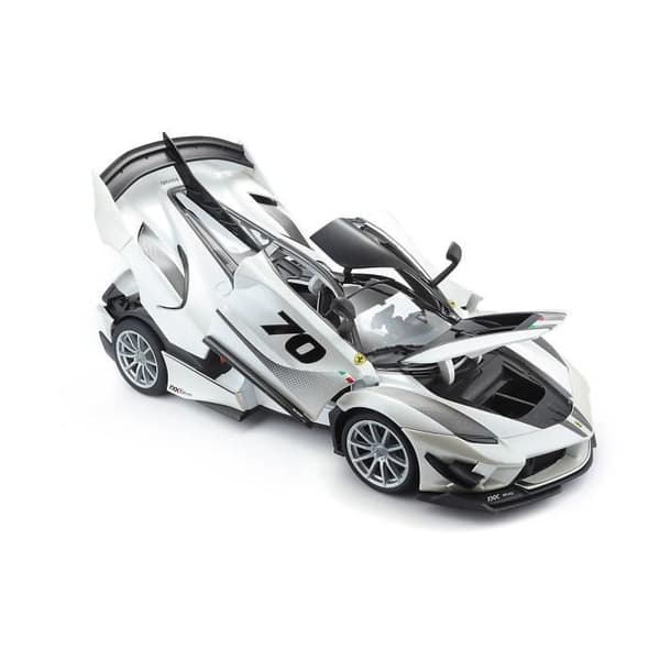 BBURAGO 1/18:e Ferrari FXX K Evo Bil - Vit