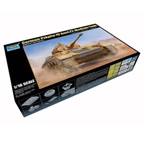 Modell av tank - TRUMPETER - Tysk Pzkpfw IV Ausf.F2 - 2000 delar - 43.9 x 20.8 cm - Plast.