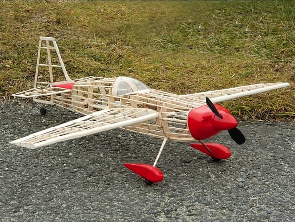 Flygplan - Edge Model KIT 1:14 - GUILLOWS