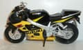 Miniatyrbild 9 av 11: SUZUKI GSX R600 på stativ modell 1:18 Maisto