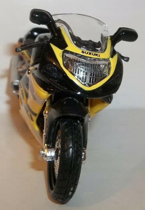 SUZUKI GSX R600 på stativ modell 1:18 Maisto