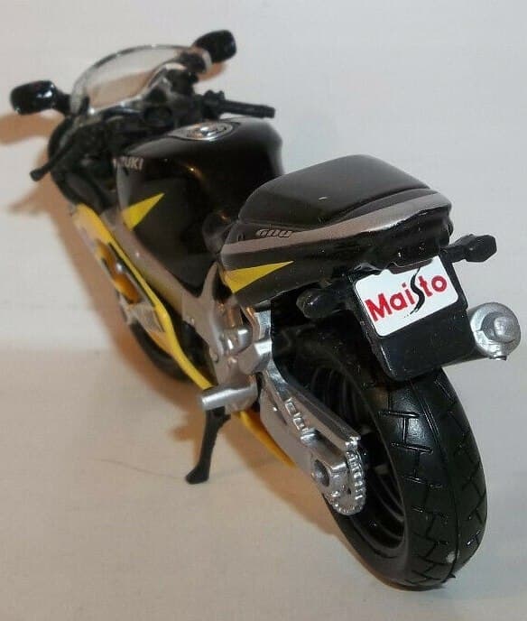 SUZUKI GSX R600 på stativ modell 1:18 Maisto