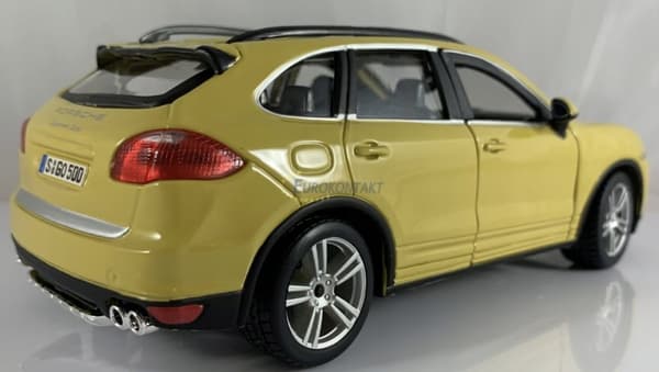 Porsche Cayenne Turbo gul 1:24 Bburago 21056