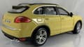 Miniatyrbillede 8 af 11: Porsche Cayenne Turbo gul 1:24 Bburago 21056