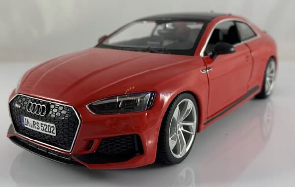 Audi RS 5 coupé rød 1:24 model Bburago 21090