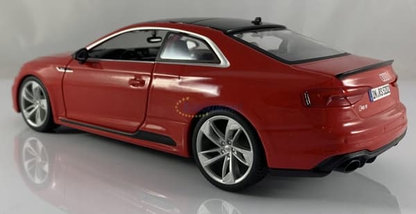 Audi RS 5 coupé rød 1:24 model Bburago 21090