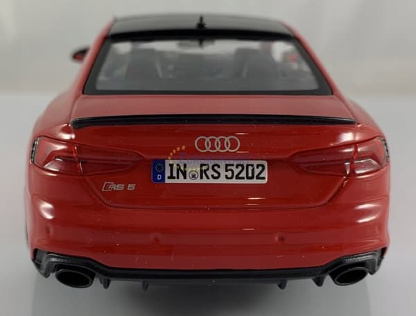 Audi RS 5 coupé rød 1:24 model Bburago 21090
