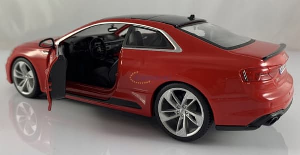 Audi RS 5 coupé rød 1:24 model Bburago 21090