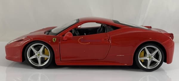 FERRARI 458 Italia rød model Bburago 26003