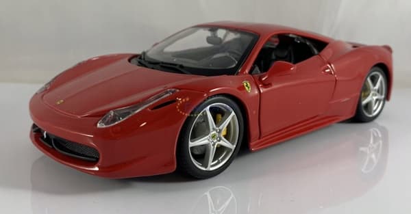 FERRARI 458 Italia rød model Bburago 26003