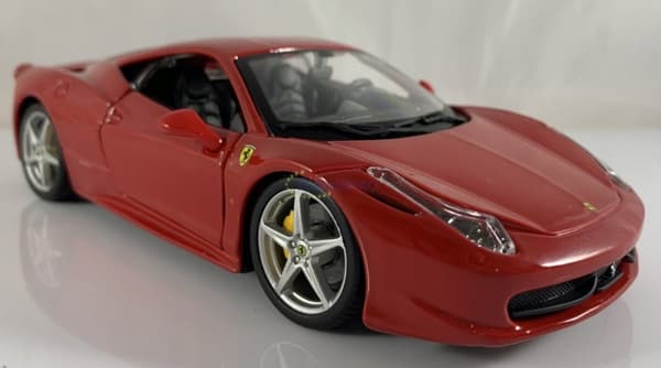 FERRARI 458 Italia rød model Bburago 26003