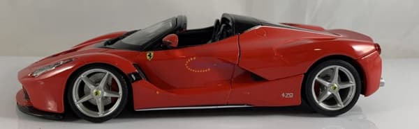 FERRARI LaFerrari Aperta röd modell Bburago 26022
