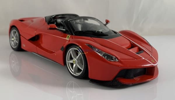 FERRARI LaFerrari Aperta röd modell Bburago 26022
