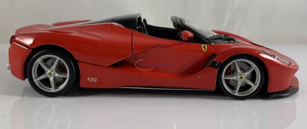 FERRARI LaFerrari Aperta röd modell Bburago 26022
