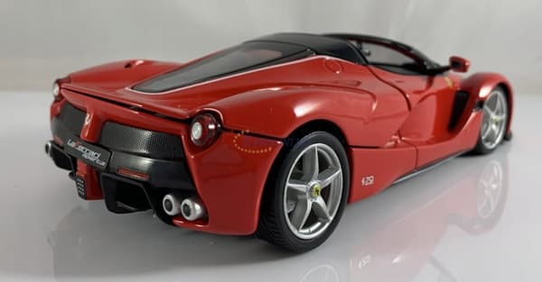 FERRARI LaFerrari Aperta röd modell Bburago 26022