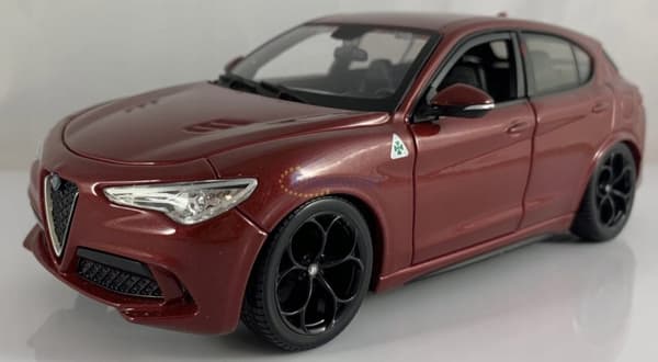 Alfa Romeo Stelvio röd 1:24 modell Bburago 21086