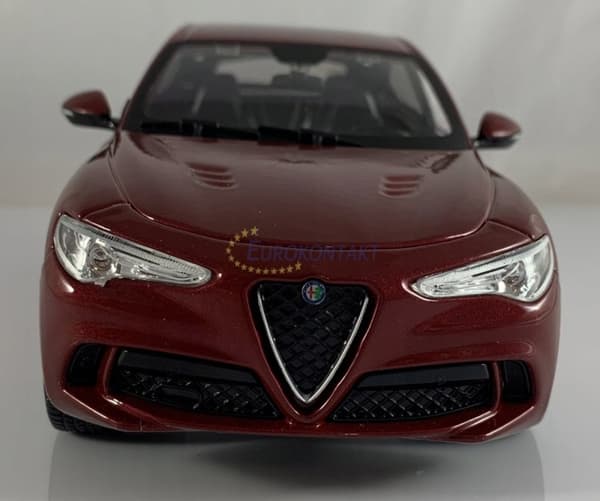 Alfa Romeo Stelvio röd 1:24 modell Bburago 21086