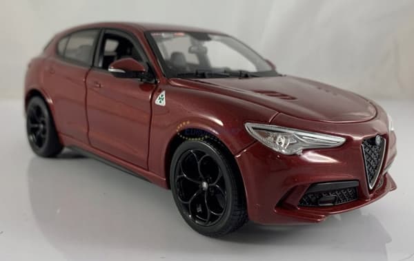 Alfa Romeo Stelvio röd 1:24 modell Bburago 21086