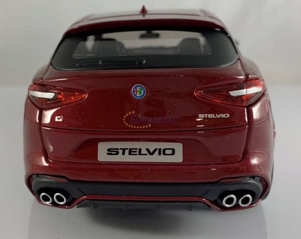 Alfa Romeo Stelvio röd 1:24 modell Bburago 21086