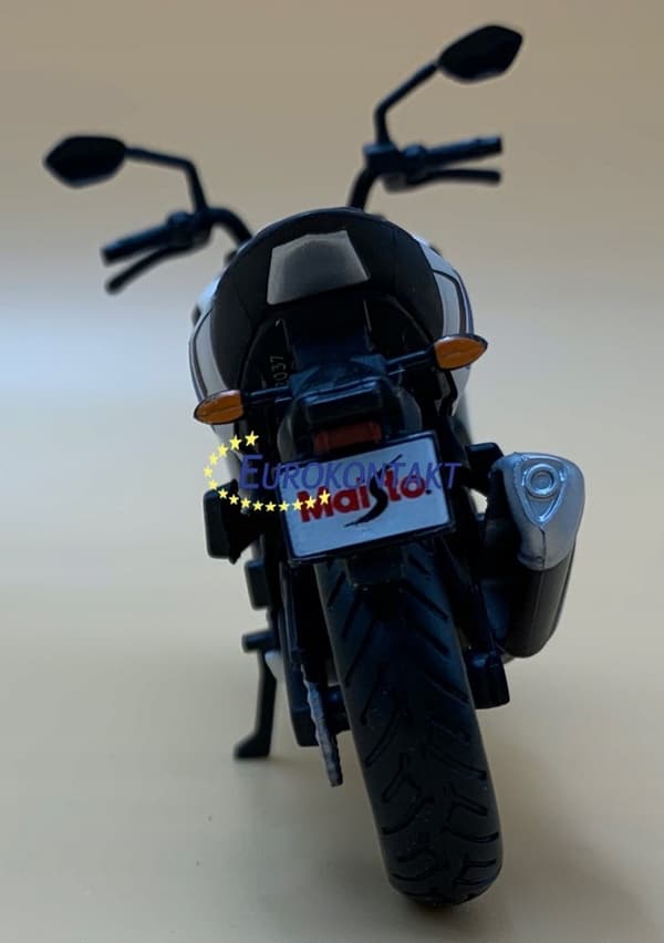 SUZUKI GSX S750 ABS på stativ model 1:18 Maisto