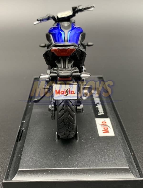 YAMAHA MT-07 2018 model på stand 1:18 Maisto