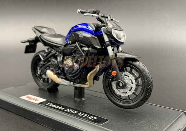 YAMAHA MT-07 2018 model på stand 1:18 Maisto