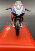 Miniatyrbild 5 av 11: DUCATI Panigale V4 S Corse stativ 1:18 Maisto