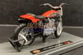 Pikkukuva 11 / 11: HARLEY DAVIDSON XR750 1972 kilpapyörä 1:18 Maisto
