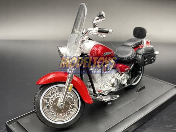 YAMAHA Road Star Silverado med stativ 1:18 Maisto