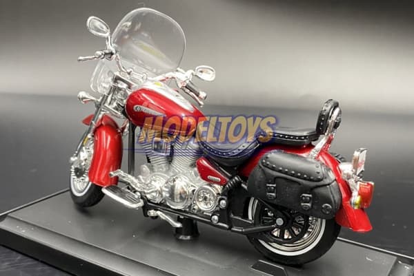 YAMAHA Road Star Silverado med stativ 1:18 Maisto