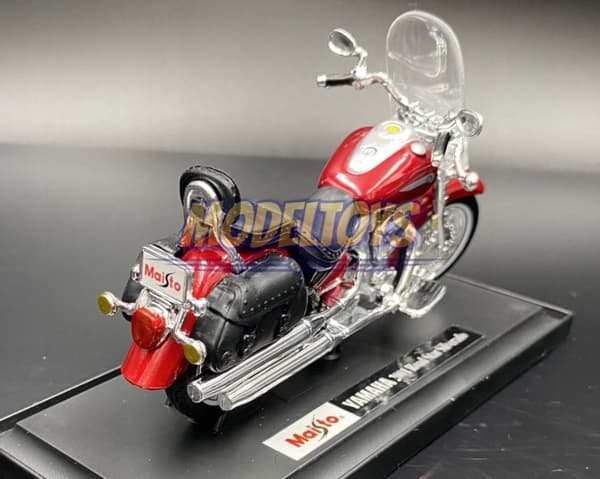 YAMAHA Road Star Silverado med stativ 1:18 Maisto
