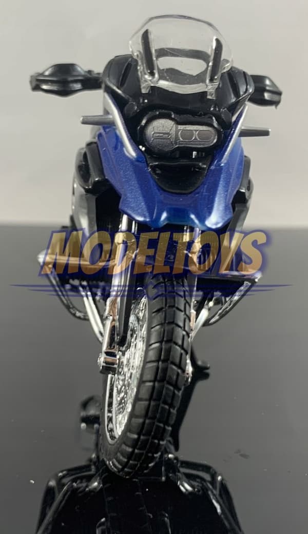 BMW R 1200 GS 2017 på stativ modell 1:18 Maisto