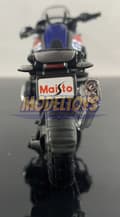 Miniatyrbild 9 av 11: BMW R 1200 GS 2017 på stativ modell 1:18 Maisto