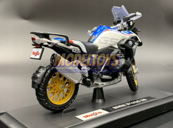 BMW R1250 GS på stativ modell 1:18 Maisto