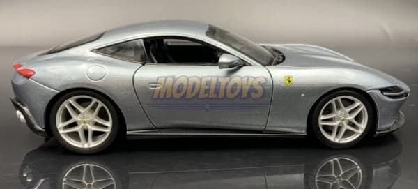 FERRARI Roma silver modell 1:24 Bburago 26029