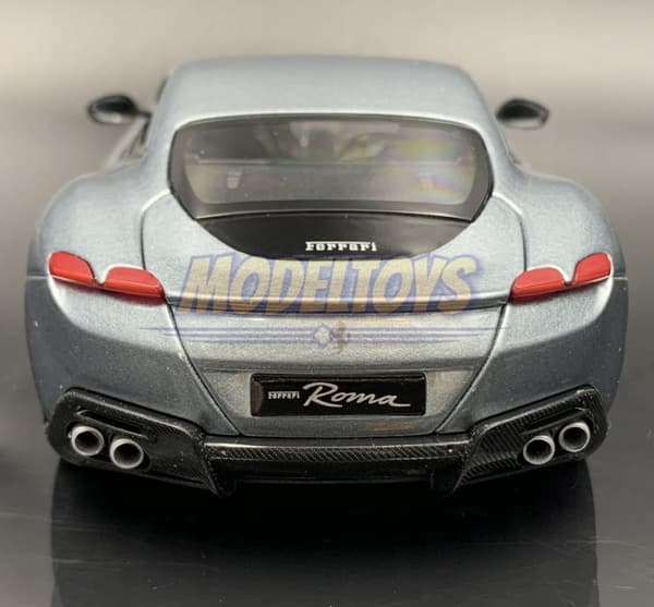 FERRARI Roma silver modell 1:24 Bburago 26029