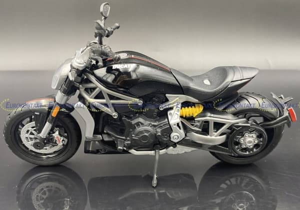 DUCATI X Diavel S motorcykel modell 1:12 Maisto 77830
